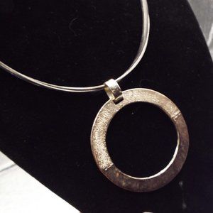 CHICO'S MULTI WIRE WITH HAMMERED & ETCHED CIRCLE PENDANT NECKLACE 21